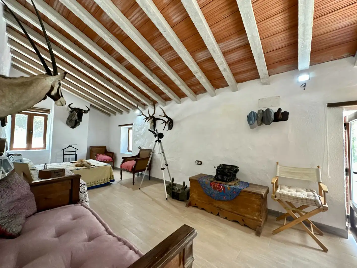 Sala d'estar de Finca rústica en venda en Sierro amb Aire condicionat, Calefacció i Jardí privat