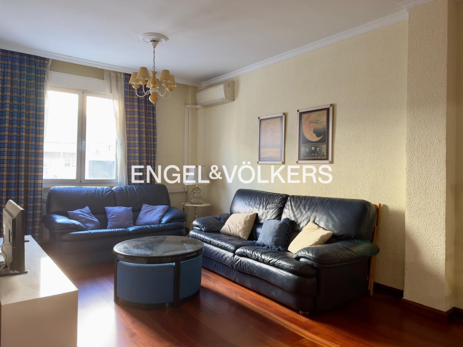 Sala d'estar de Apartament en venda en  Madrid Capital amb Aire condicionat i Calefacció