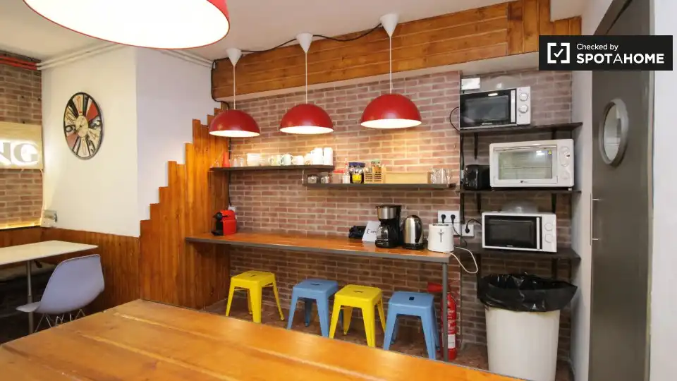 Kitchen of Flat for share in Barcelona  with Air Conditioner, Heating and Furnished