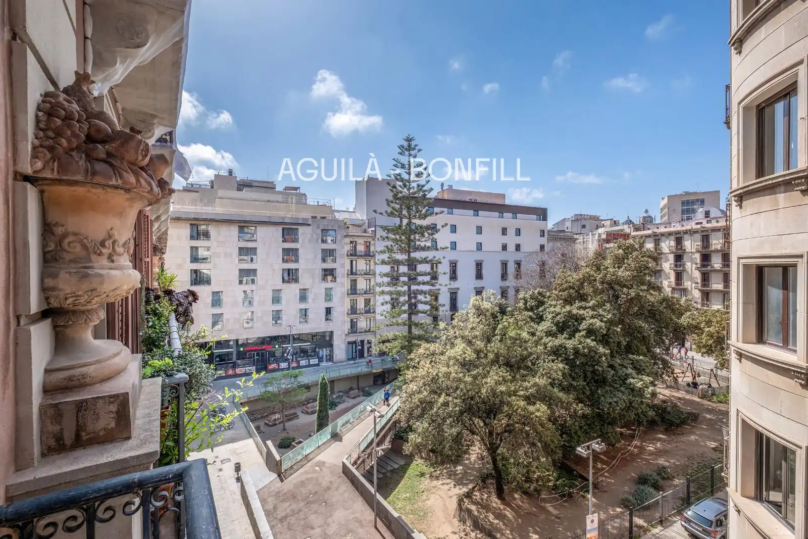 Außenansicht von Wohnung zum Verkauf in Barcelona mit Klimaanlage, Heizung und Parkett
