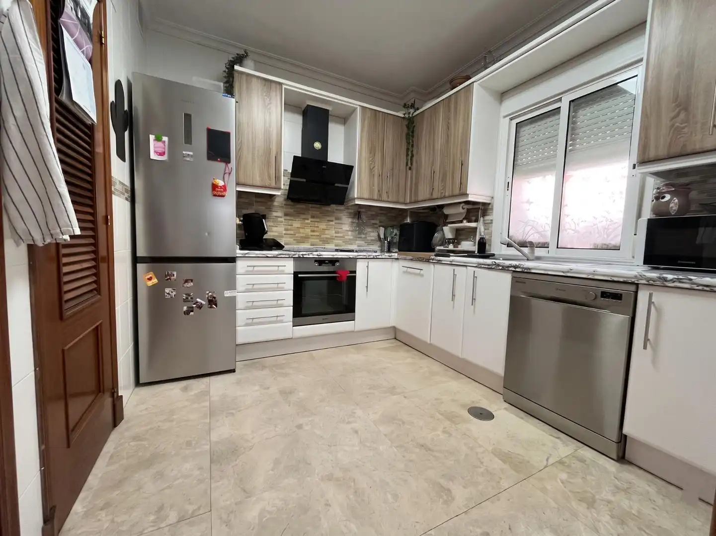 Cocina de Casa o chalet en venta en Montequinto con Aire acondicionado, Calefacción y Jardín privado