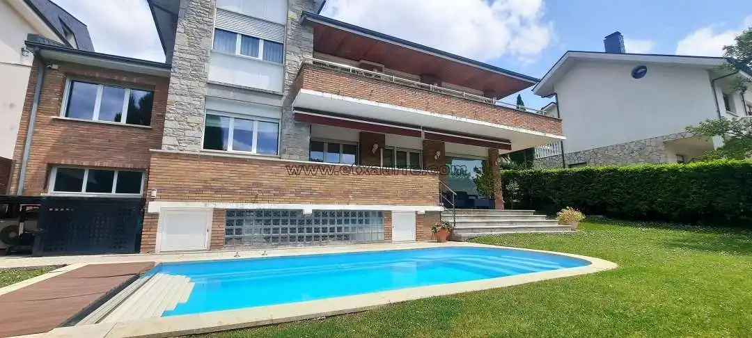 Piscina de Casa o xalet en venda en Laudio / Llodio amb Calefacció, Jardí privat i Terrassa