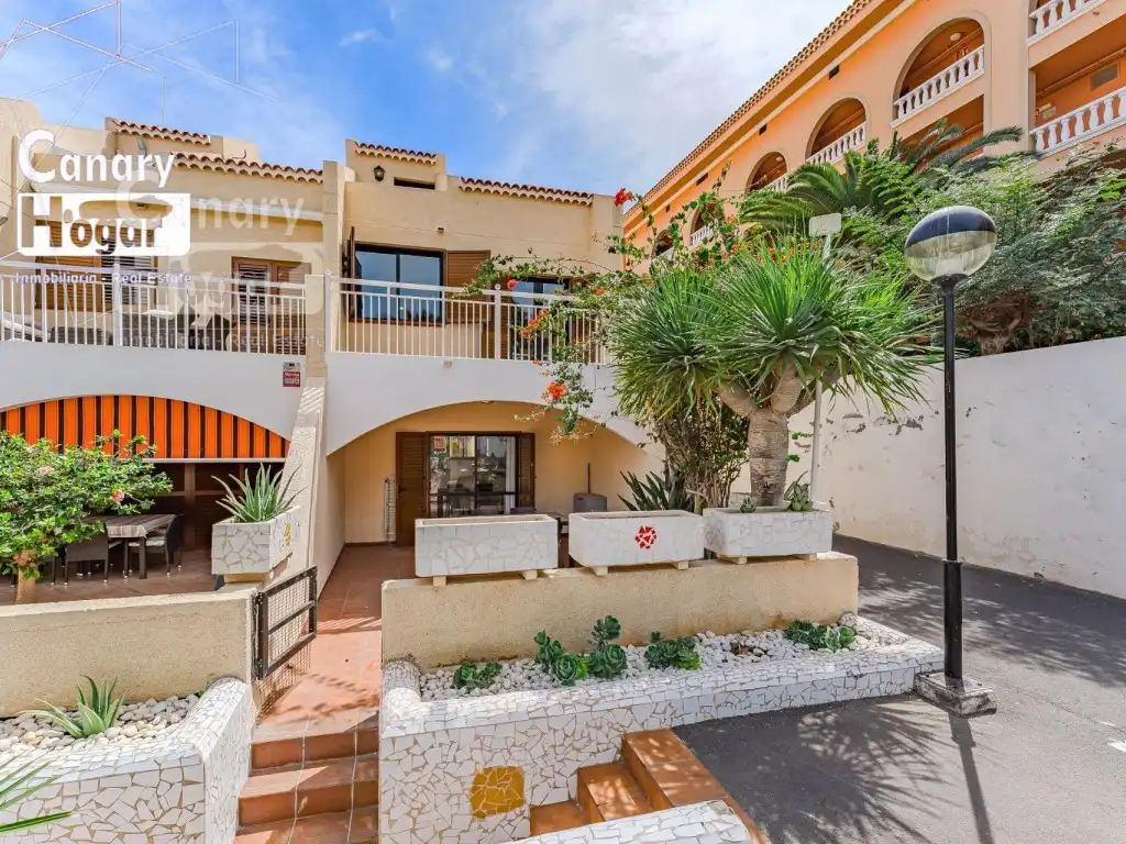 Vista exterior de Casa o chalet en venta en Arona con Calefacción, Jardín privado y Balcón
