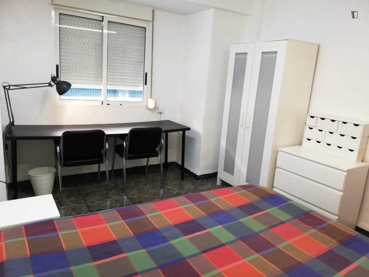 Habitación de Apartamento para compartir en  Valencia Capital con Amueblado, Horno y Microondas