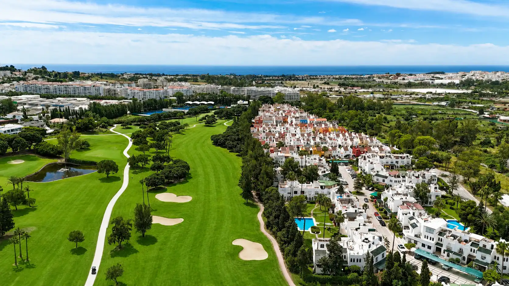 Vista exterior de Casa adosada en venta en Marbella con Aire acondicionado, Terraza y Piscina