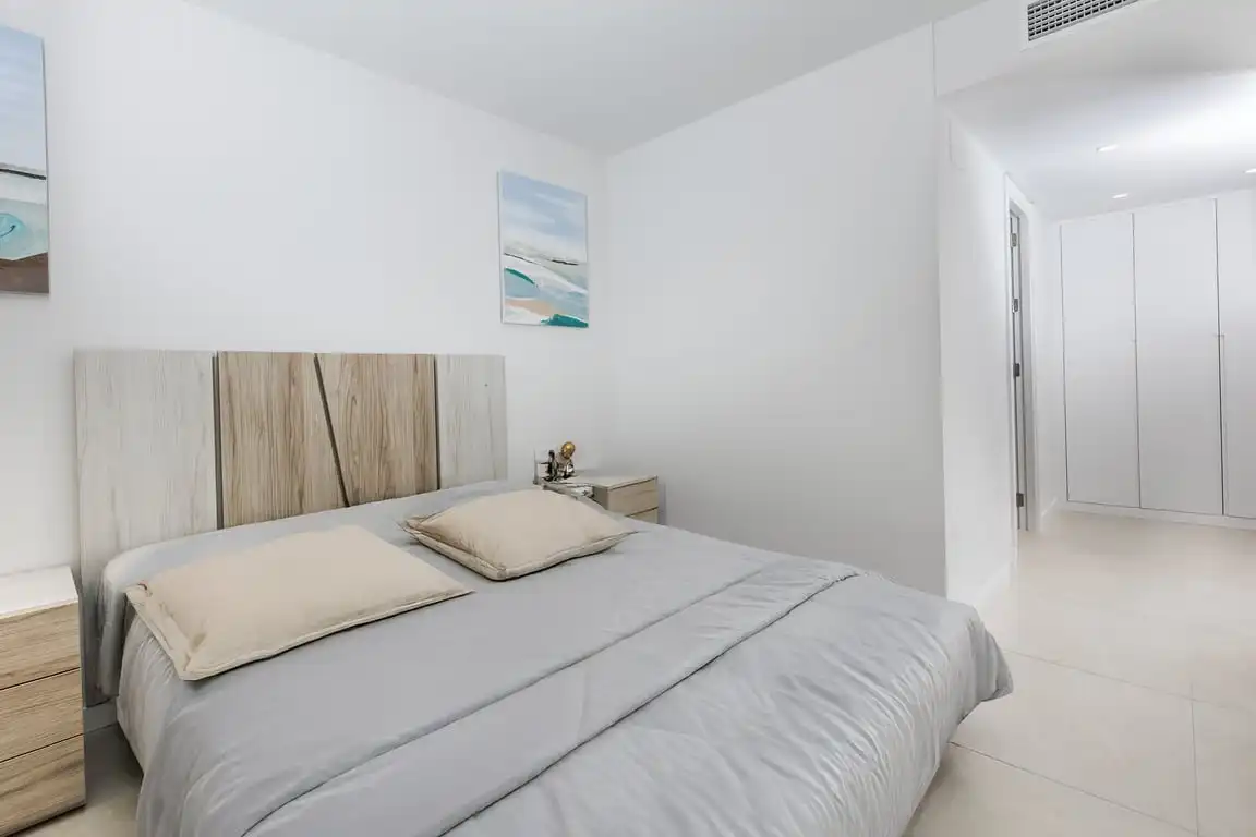 Habitación de Apartamento de alquiler en Dénia con Aire acondicionado, Jardín privado y Terraza