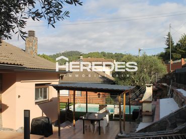 Casa amb piscina en venda a Torrelles de Llobregat