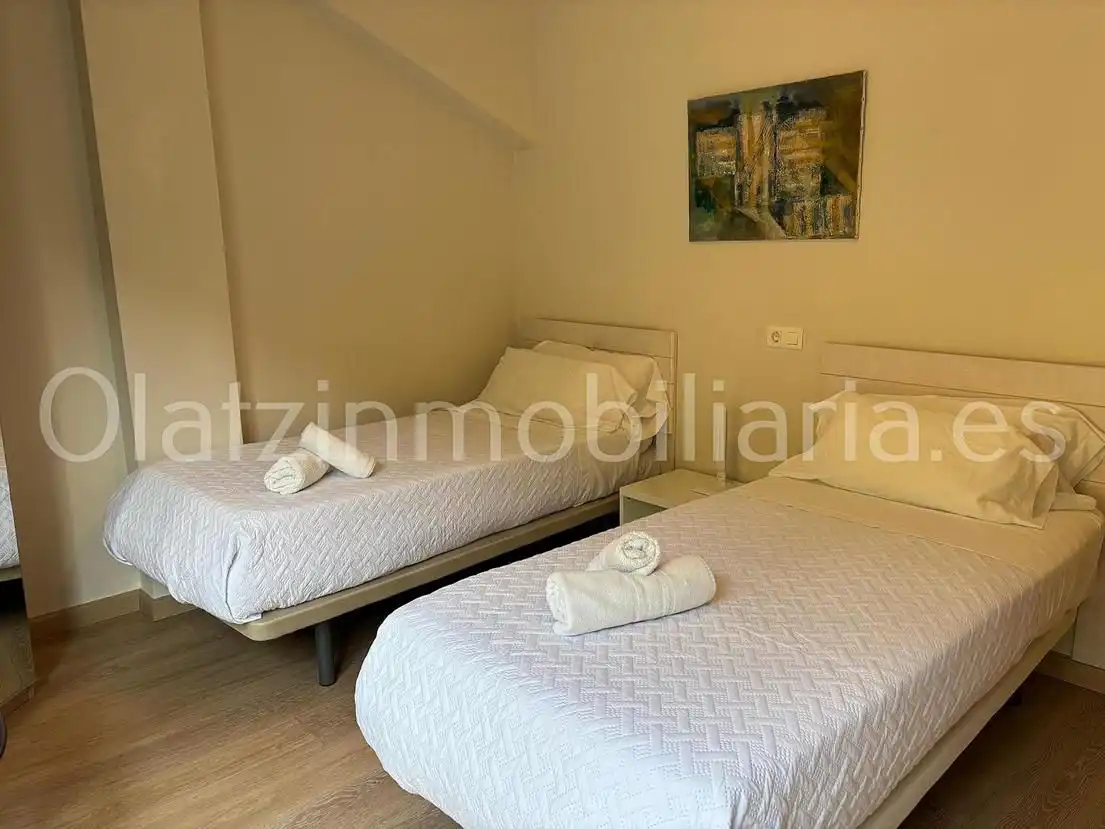 Dormitori de Casa o xalet en venda en Laudio / Llodio amb Aire condicionat, Calefacció i Jardí privat