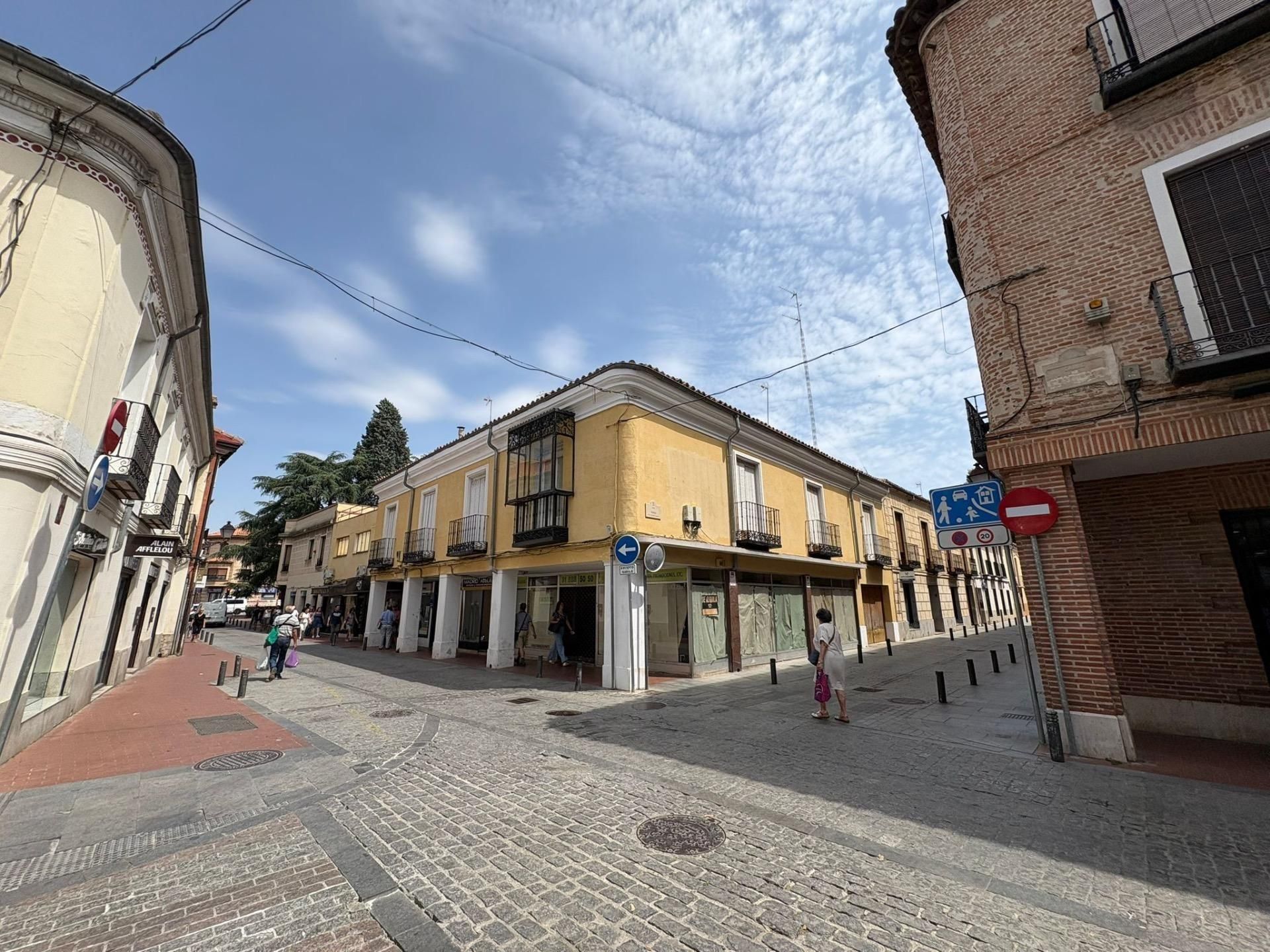 Vista exterior de Casa adosada en venda en Alcalá de Henares amb Calefacció