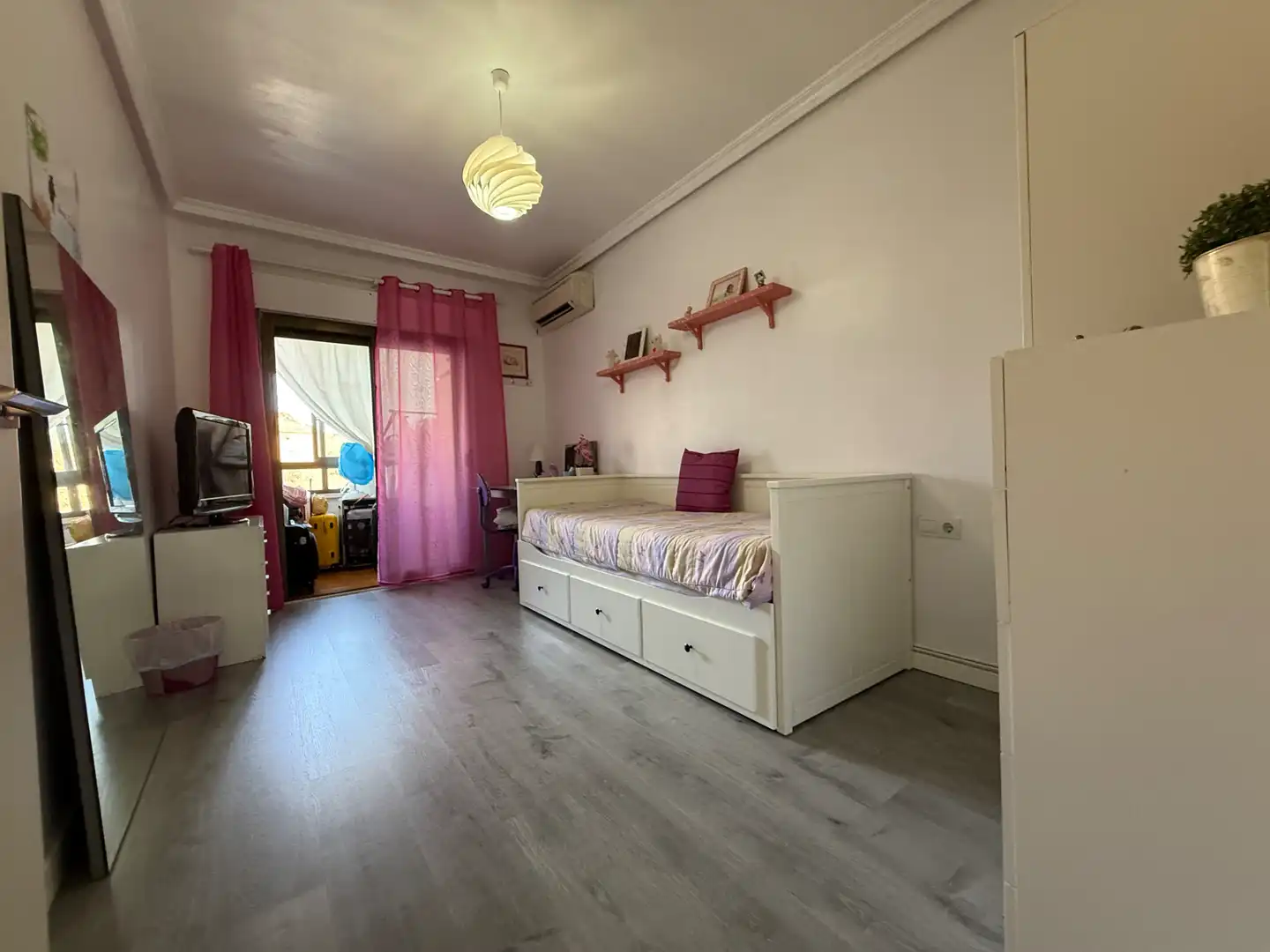 Habitación de Casa adosada en venta en Arganda del Rey con Aire acondicionado, Calefacción y Jardín privado