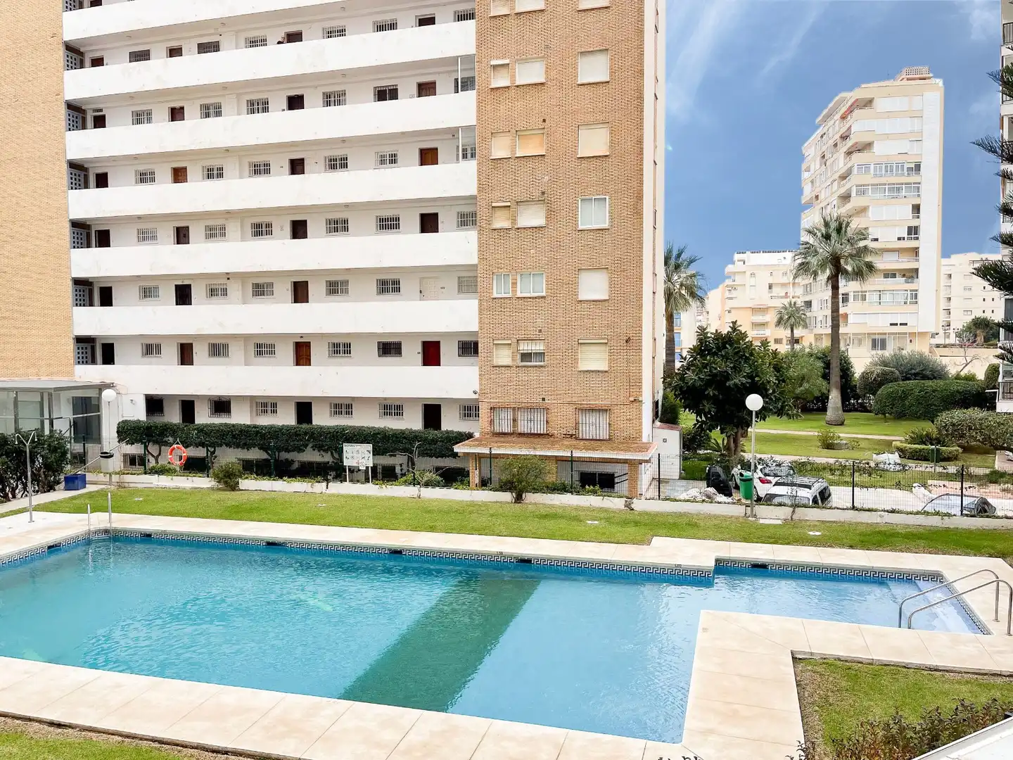 Piscina de Piso en venta en Fuengirola con Aire acondicionado