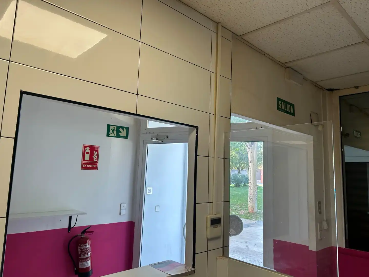 Local comercial en traspaso en Calle de Luis Cernuda 8, imagen 7