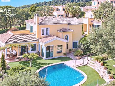 Casa amb piscina en venda a Sant Julià de Ramis