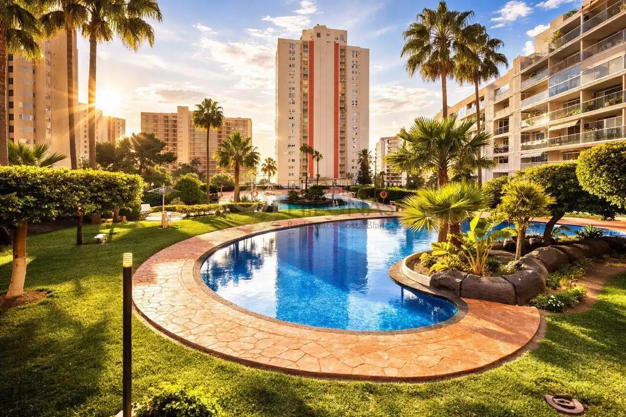 Apartament amb piscina en venda a Calle LONDRES
