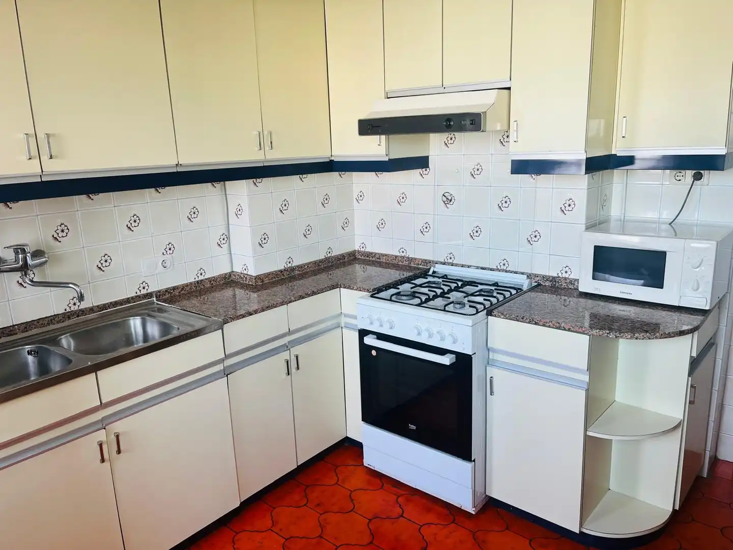 Kitchen of Flat for rent in A Coruña Capital   with Heating, Parquet flooring and Furnished