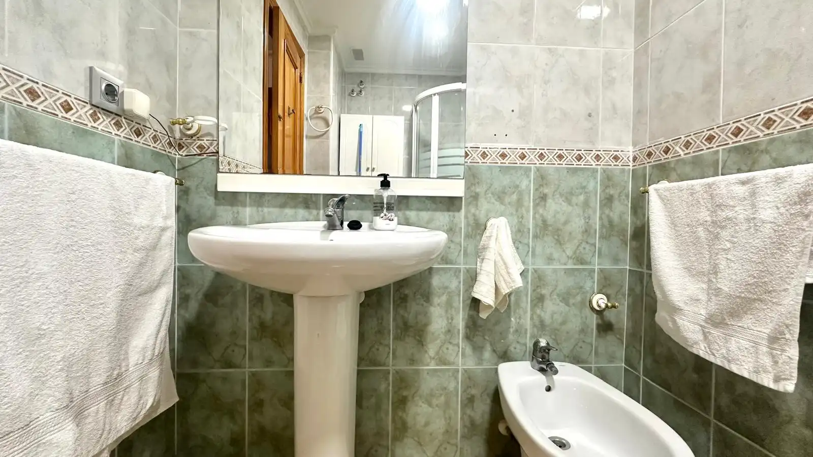 Bathroom of Flat for rent in Torrevieja  with Heating, Furnished and Washing machine