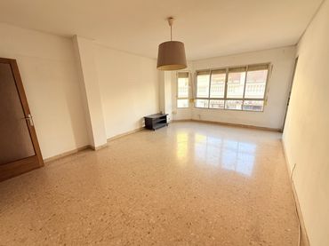 Piso con balcón en venta en Carrer Uetam