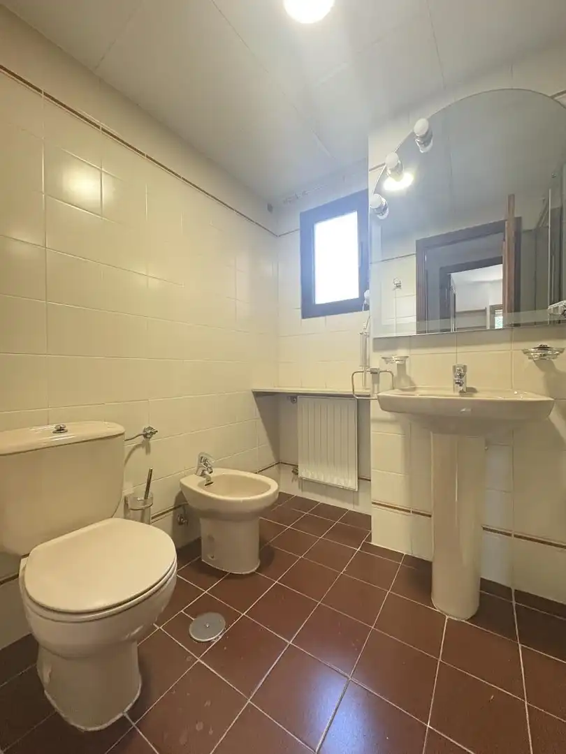 Badezimmer von Wohnung zur Miete in Madrid mit Klimaanlage, Heizung und Parkett