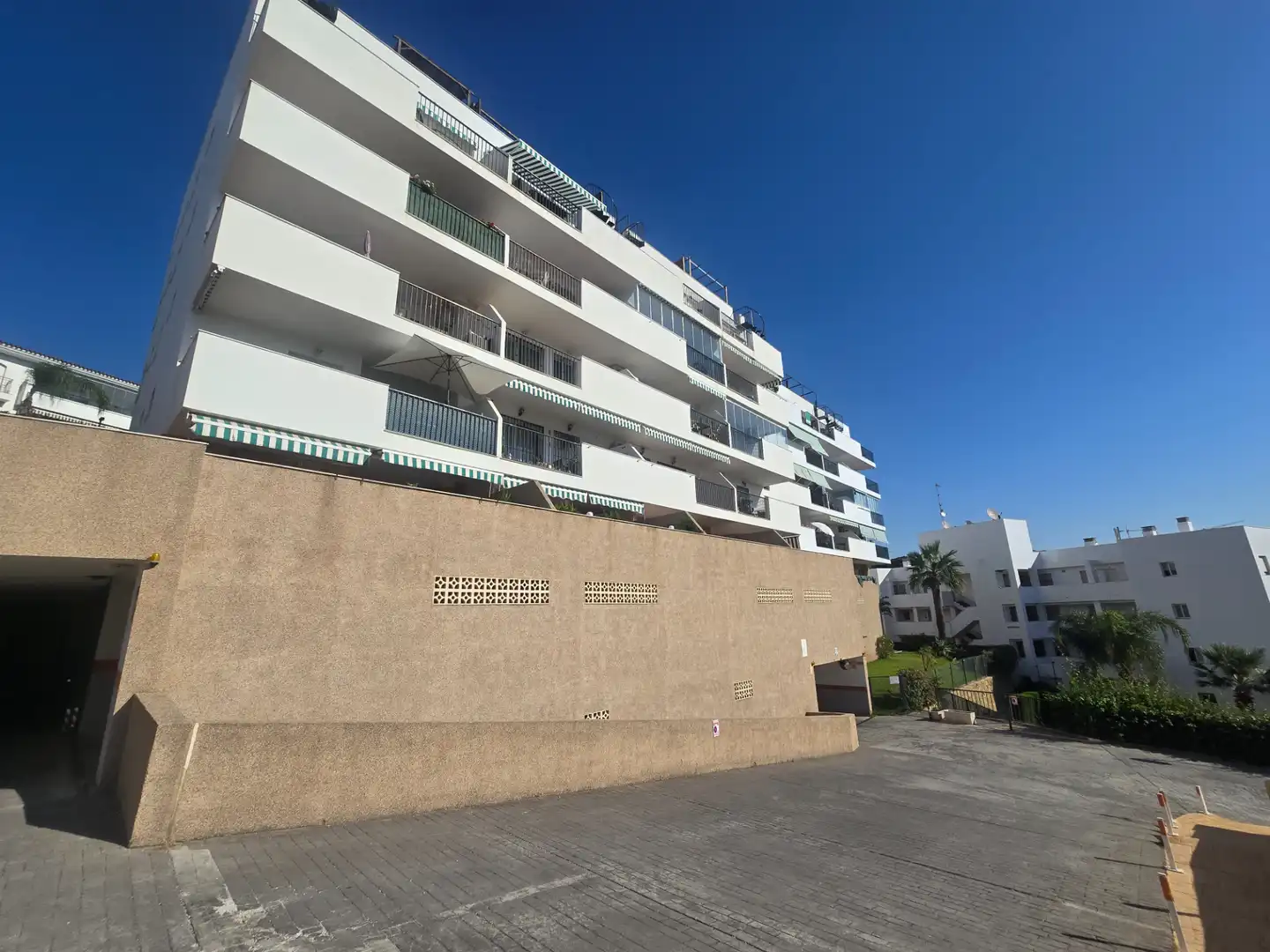 Vista exterior de Apartament en venda en Mijas amb Terrassa, Forn i Piscina comunitària