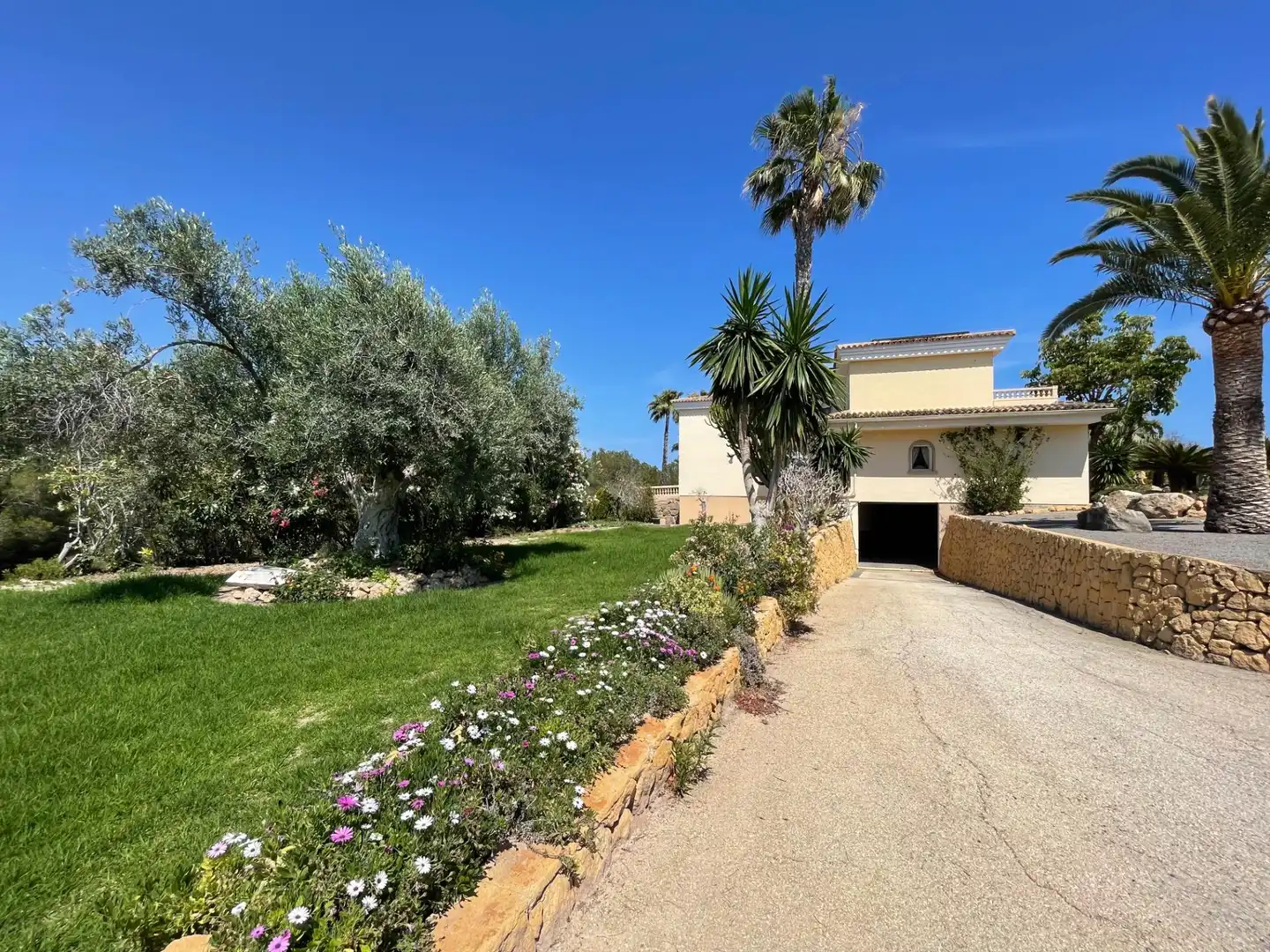 Exterior view of Houses for sale in L'Alfàs del Pi  with Air Conditioner, Heating and Private garden