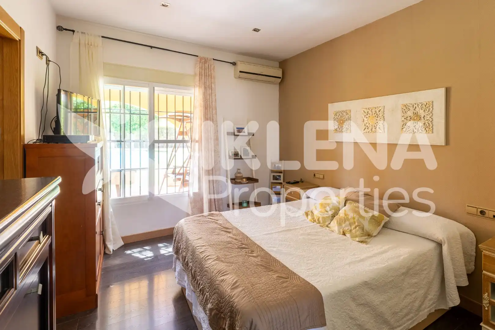 Bedroom of Houses for sale in Roquetas de Mar  with Air Conditioner, Private garden and Parquet flooring