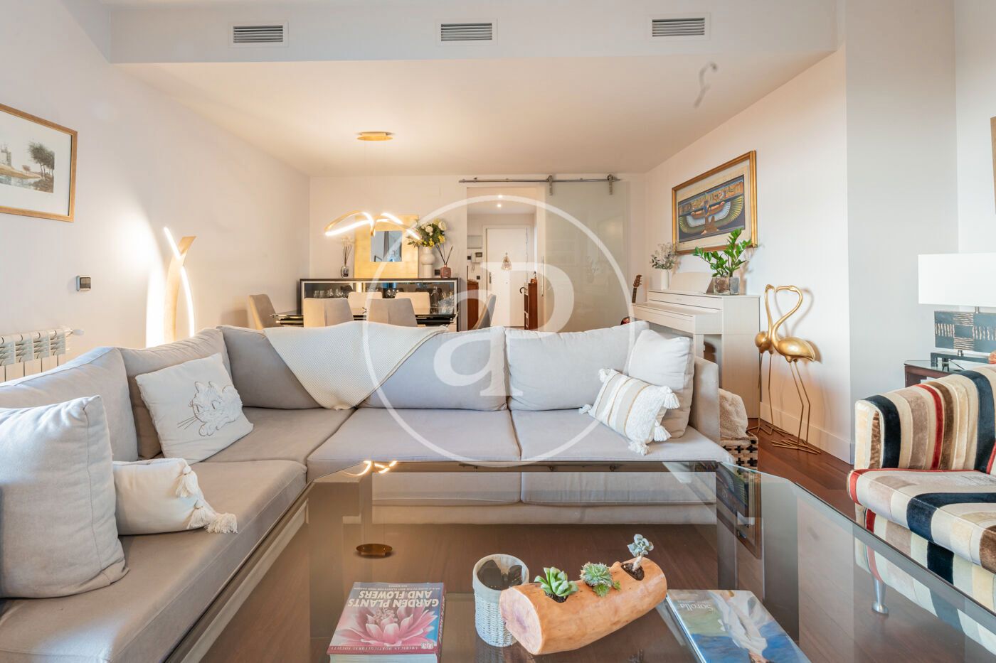 Sala d'estar de Pis en venda en  Madrid Capital amb Aire condicionat, Calefacció i Jardí privat