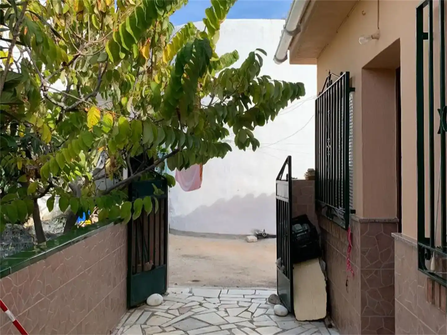 Vista exterior de Casa o xalet en venda en Urbanización Santa Rosa