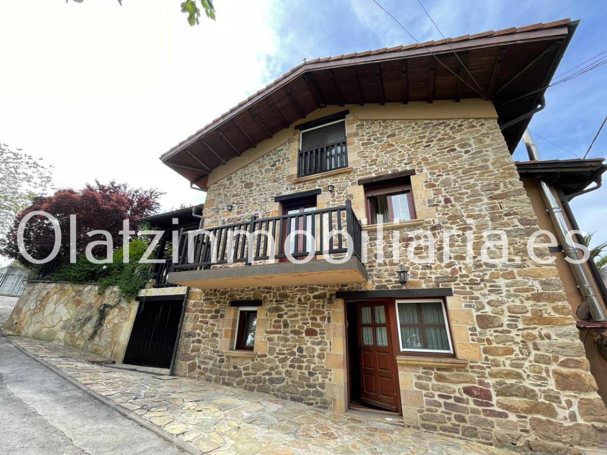 Vista exterior de Casa o xalet en venda en Zalla  amb Calefacció, Terrassa i Traster