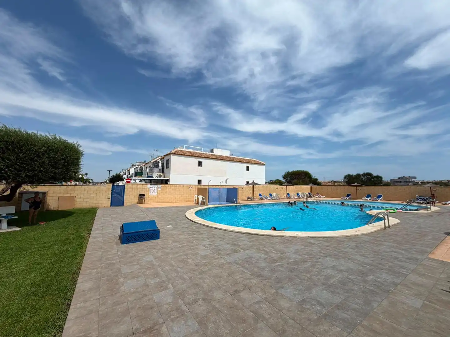 Piscina de Casa o xalet en venda en Torrevieja amb Terrassa, Moblat i Piscina comunitària