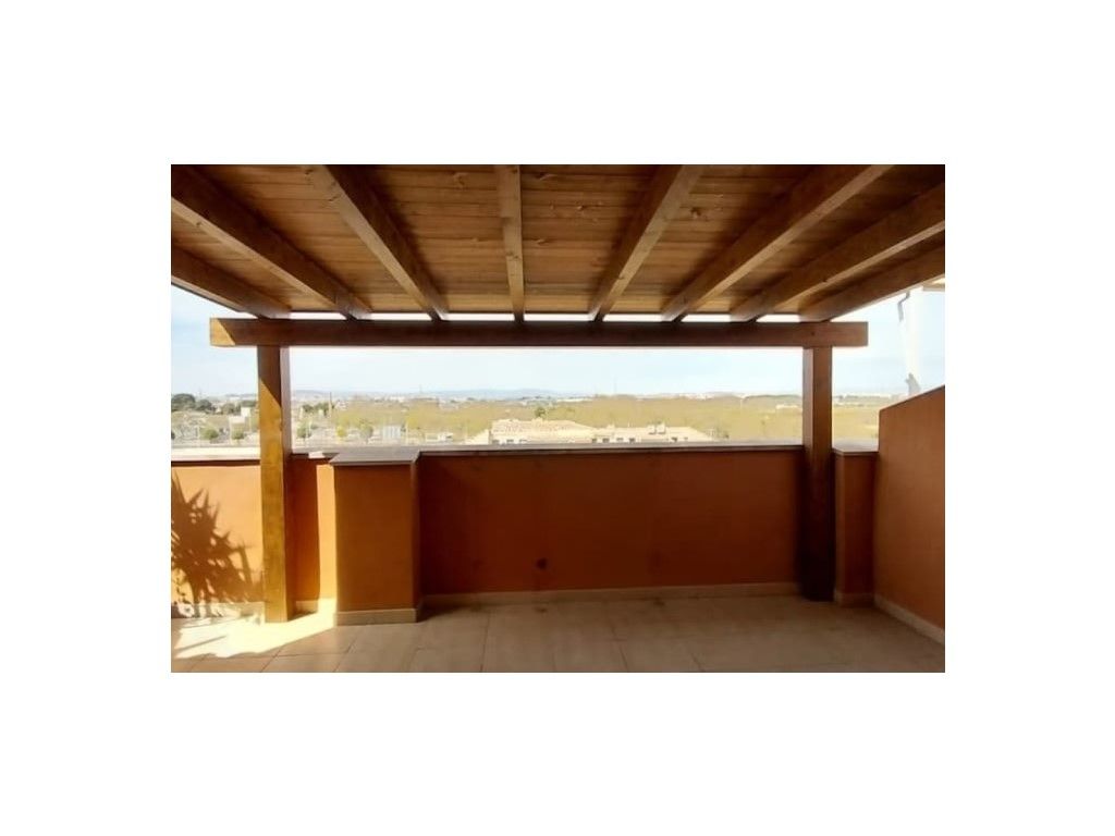 Terraza de Ático en venta en Utiel con Calefacción y Balcón
