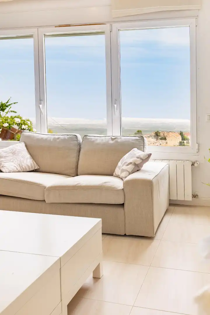 Sala d'estar de Casa o xalet en venda en Chiva amb Calefacció, Jardí privat i Terrassa
