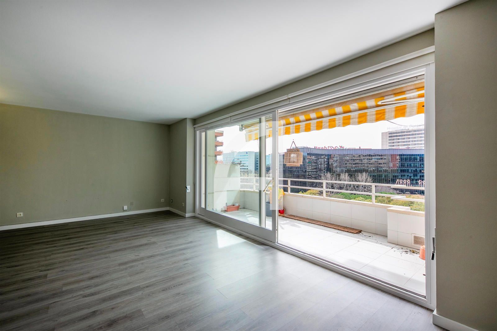 Sala de estar de Piso en venta en  Barcelona Capital con Aire acondicionado, Calefacción y Parquet