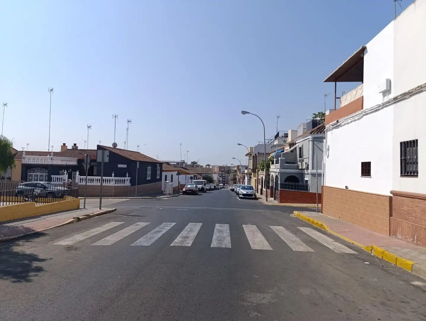 Vista exterior de Casa adosada en venda en Alcalá de Guadaira amb Aire condicionat i Calefacció