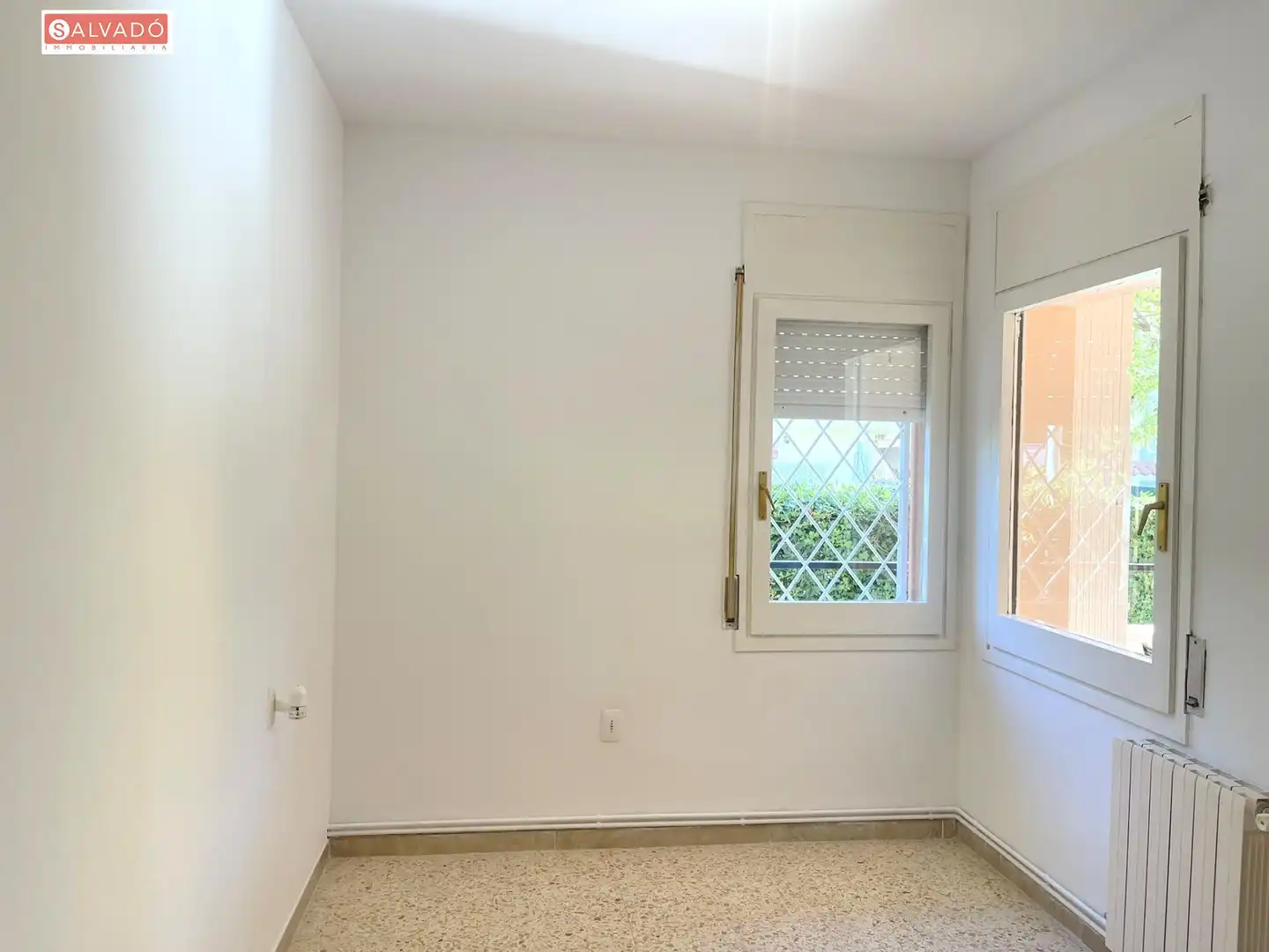 Schlafzimmer von Erdgeschoss zum Verkauf in Calafell mit Heizung, Privatgarten und Terrasse