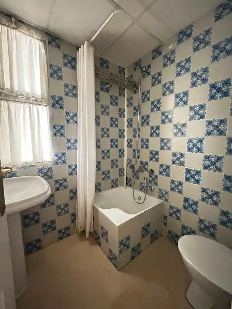Baño de Piso de alquiler en Córdoba con Aire acondicionado, Jardín privado y Piscina comunitaria
