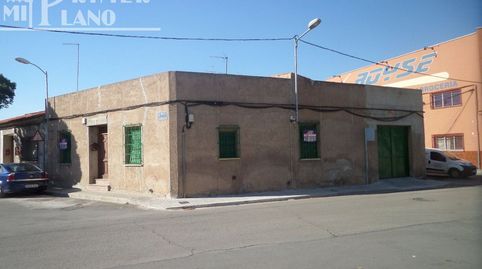 CASA VIEJASOLAR EN ESQUINA A TRES CALLES