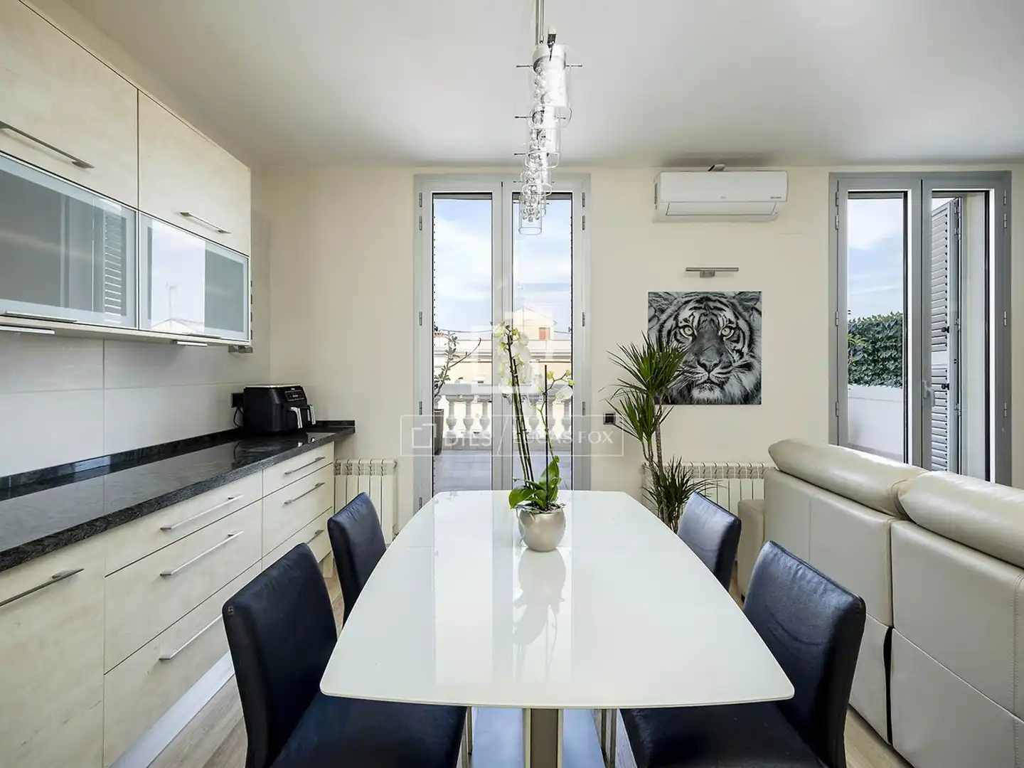 Esszimmer von Dachboden zum Verkauf in Barcelona mit Heizung, Terrasse und Möbliert