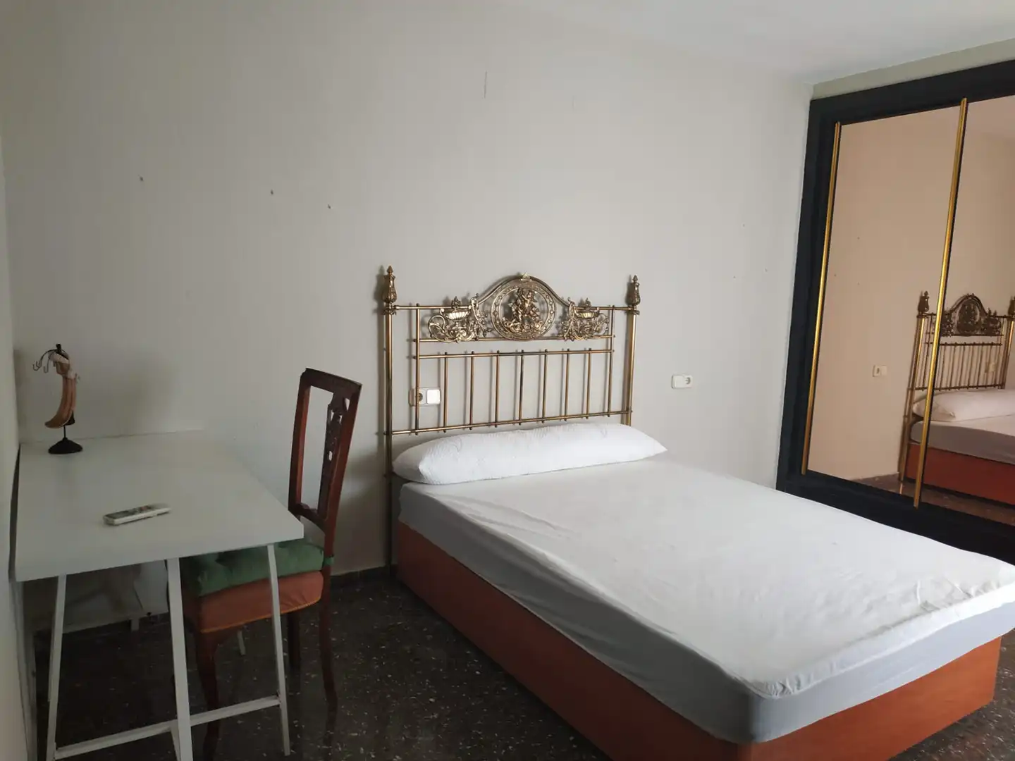 Habitación de Piso de alquiler en Valencia con Amueblado, Horno y Lavadora
