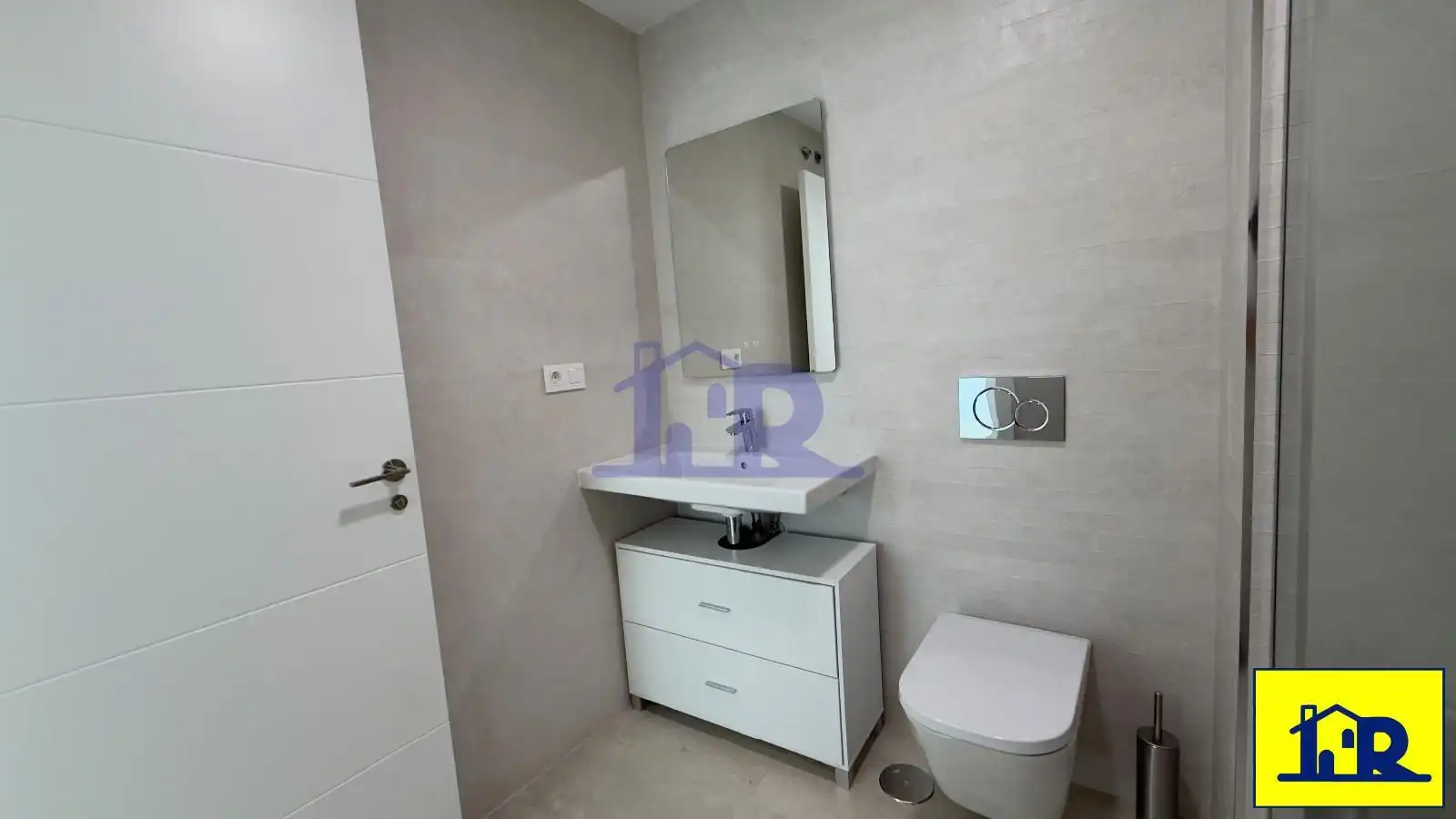 Badezimmer von Wohnung zur Miete in Cuenca mit Heizung, Abstellraum und Schwimmbad