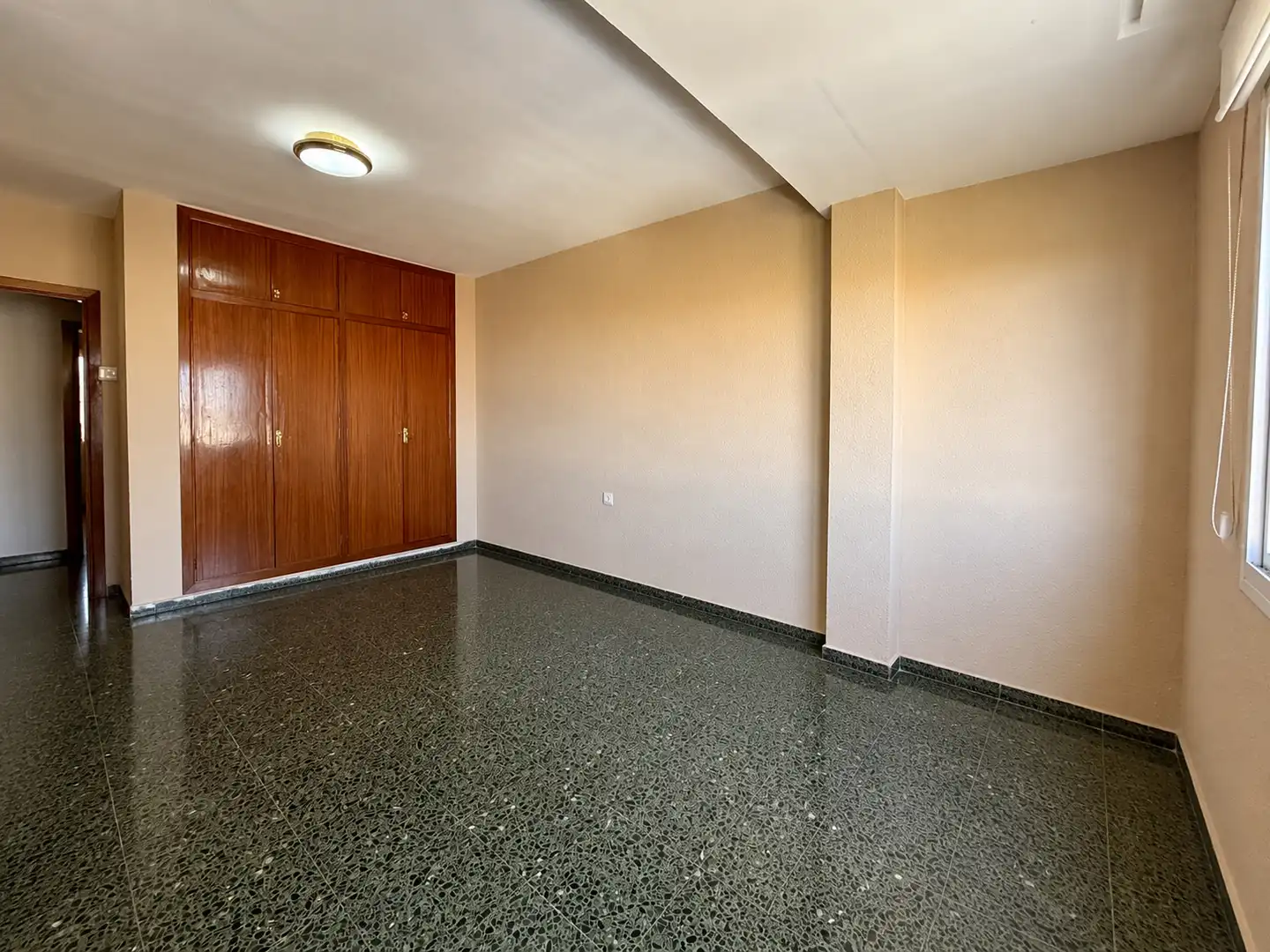 Dormitori de Pis en venda en Valencia amb Aire condicionat, Terrassa i Moblat