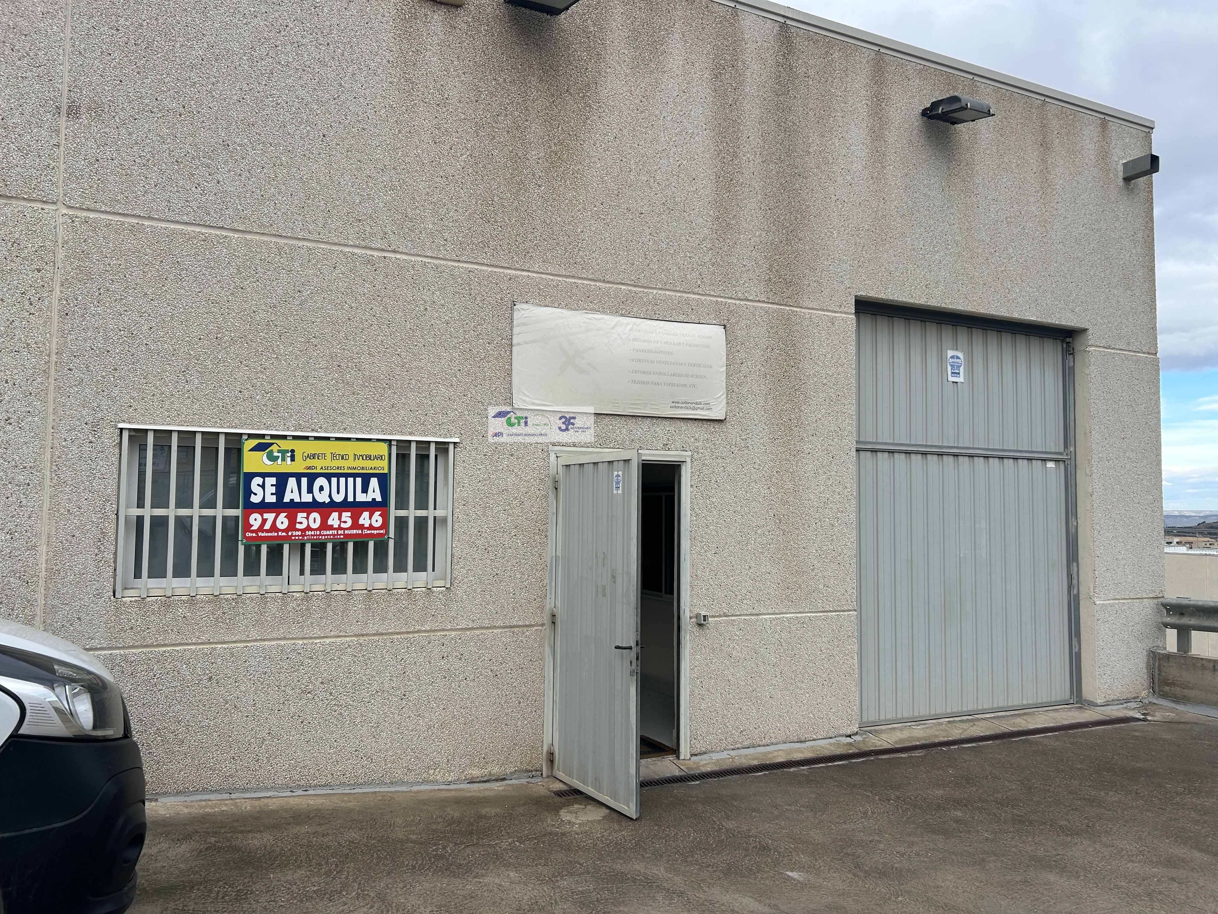 Vista exterior de Nau industrial de lloguer en Cuarte de Huerva