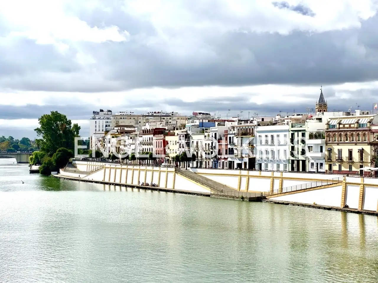 Vista exterior de Casa o xalet en venda en Sevilla amb Calefacció i Terrassa