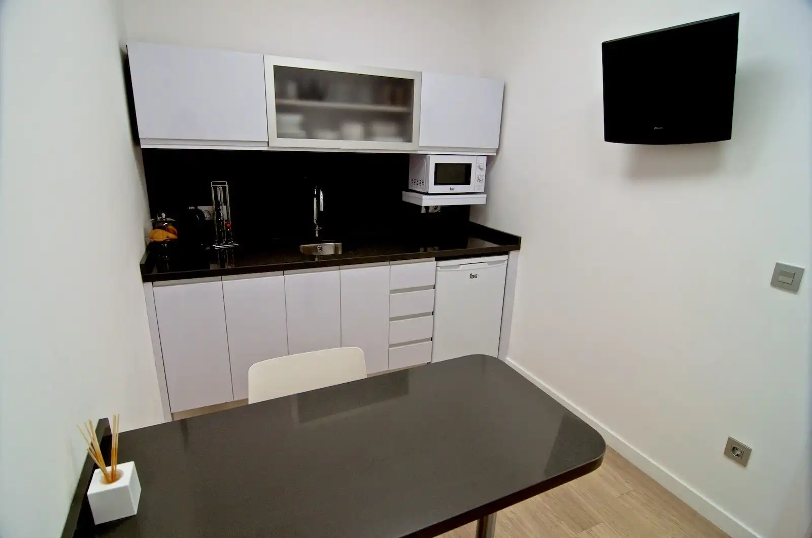 Kitchen of Office for rent in L'Alfàs del Pi  with Air Conditioner, Heating and Furnished
