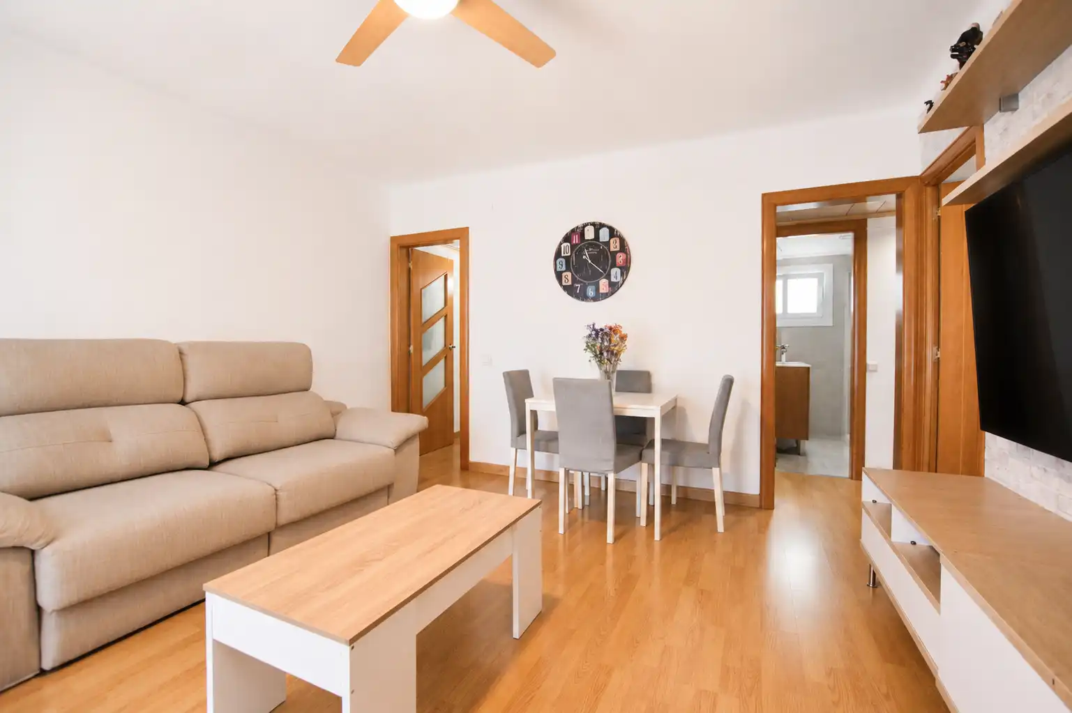 Sala de estar de Piso en venta en Santa Coloma de Gramenet con Aire acondicionado y Terraza