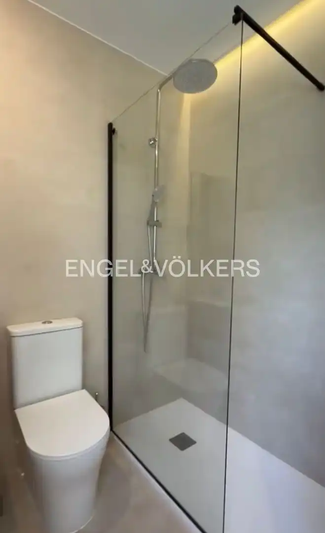 Bany de Apartament de lloguer en Madrid amb Aire condicionat, Calefacció i Parquet