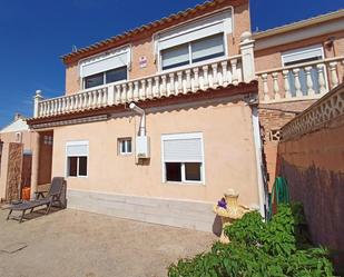 Vista exterior de Casa o xalet en venda en San Vicente del Raspeig / Sant Vicent del Raspeig amb Aire condicionat, Terrassa i Balcó