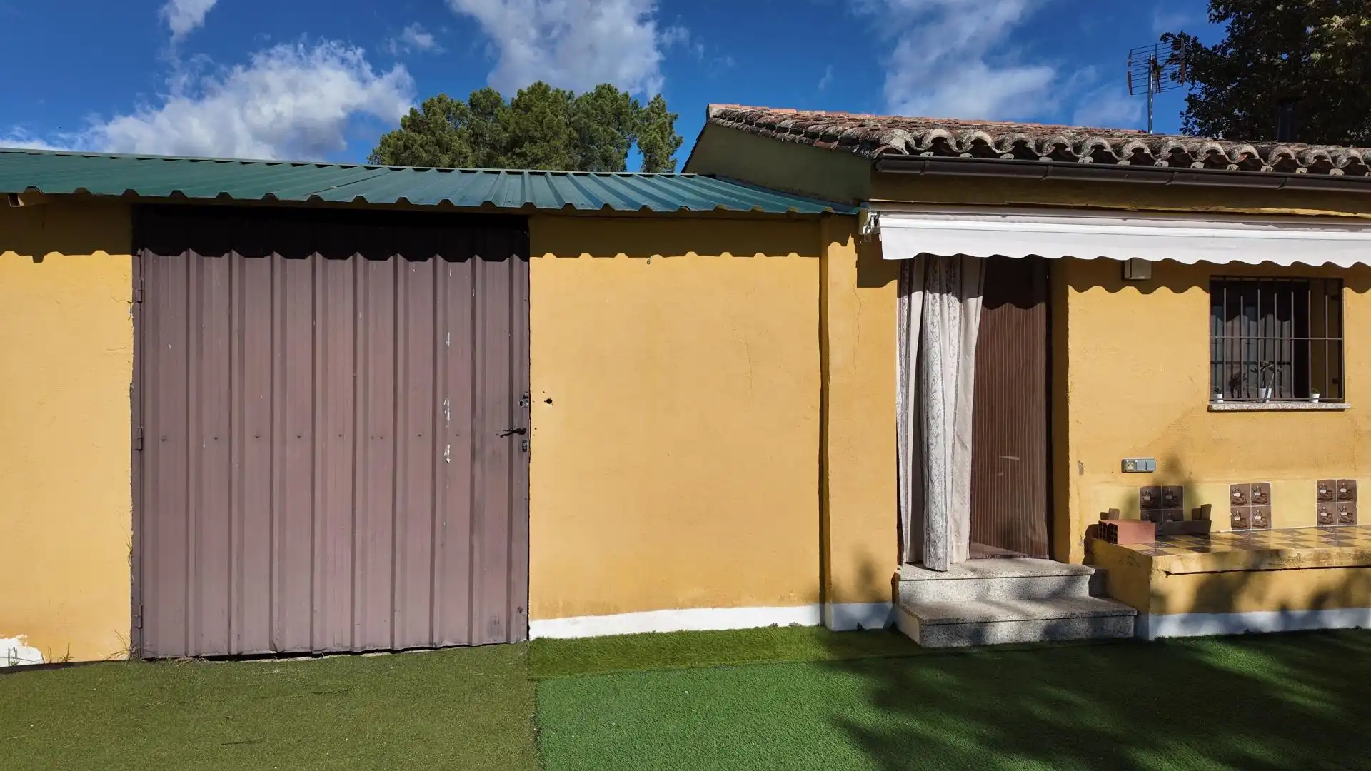 Exterior view of Houses for sale in Candeleda  with Heating, Storage room and Furnished