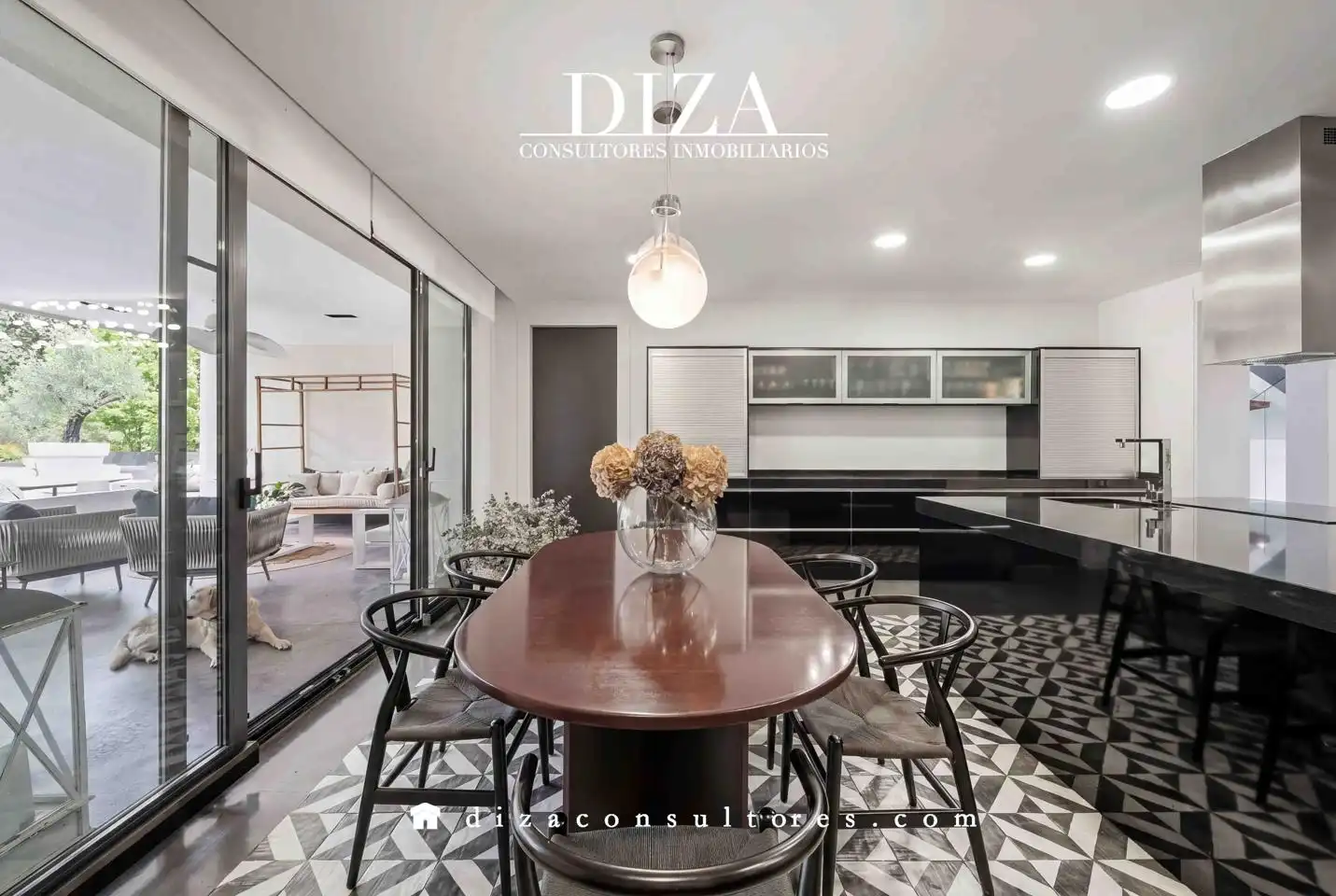 Comedor de Casa o chalet en venta en Boadilla del Monte con Aire acondicionado, Calefacción y Jardín privado