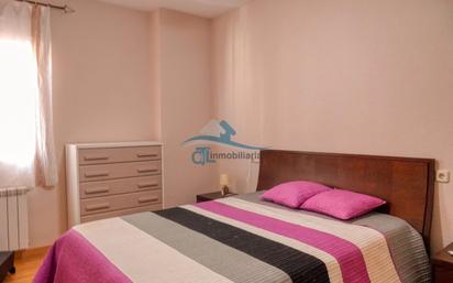 Bedroom of Flat to rent in Linares  with Air Conditioner and Balcony