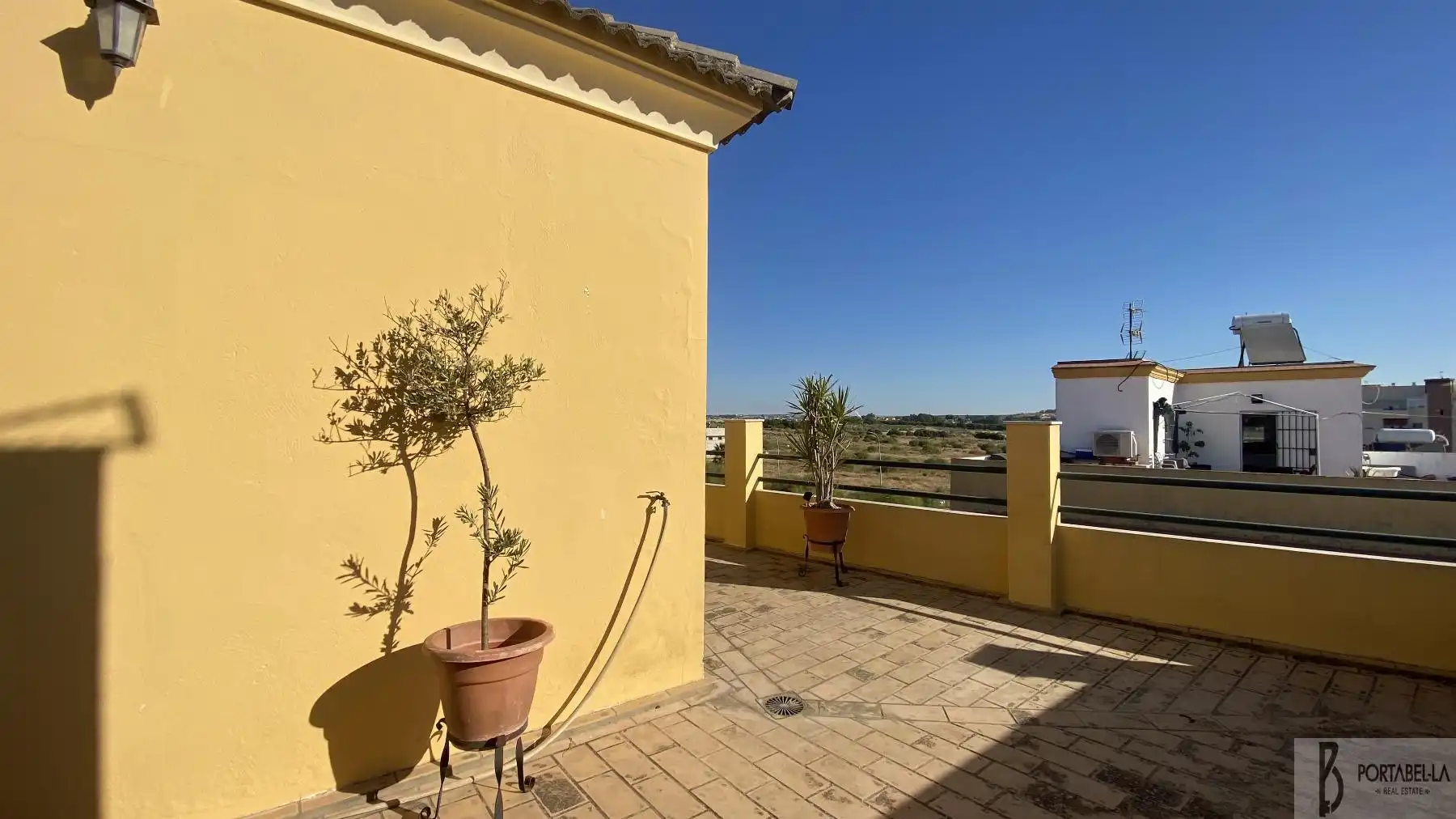 Terrassa de Casa adosada en venda en El Puerto de Santa María amb Aire condicionat, Terrassa i Traster